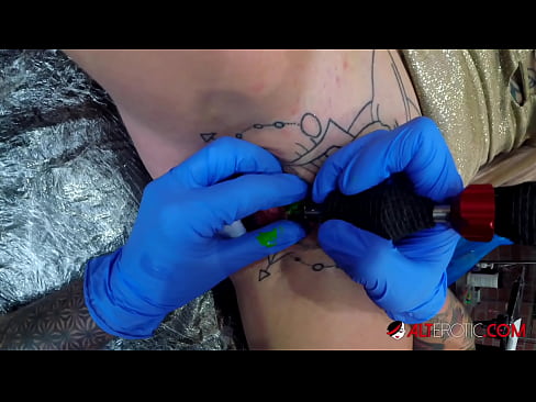 ❤️ Изключително татуираната красавица Съли Савидж има татуировка на клитора си ❤ Ебане в bg.naffuck.xyz ❤